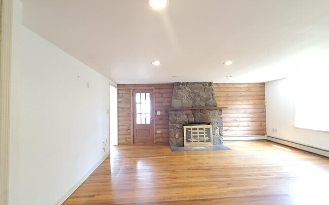 Building Photo - 351 Harriman Heights Rd