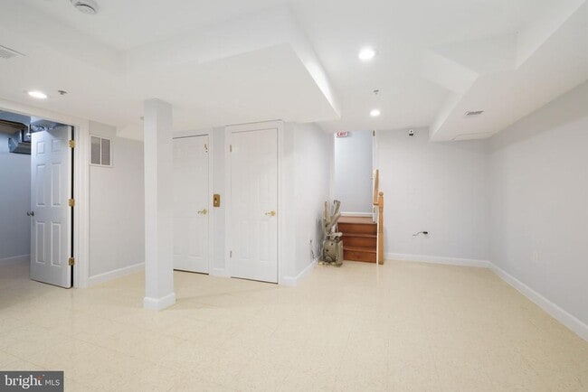 Building Photo - 711 Lamberton Dr