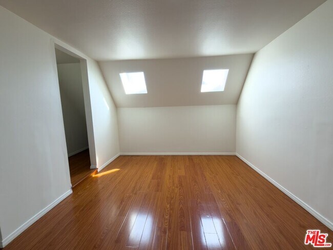 Building Photo - 2708 Arizona Ave