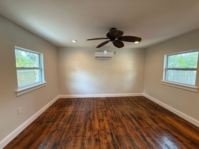 Building Photo - 1 Bedroom 1 Bathroom with WD