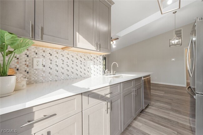 Building Photo - 5113 SW 15th Pl