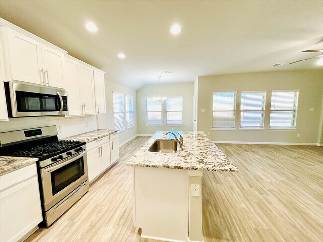 Building Photo - 934 Golden Willow Ln