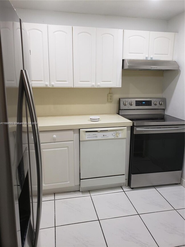 Building Photo - 6937 Bay Dr