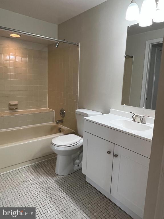 Building Photo - 6015 Netherton St