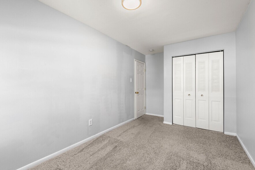 Building Photo - 1705 Walnut Ridge Est