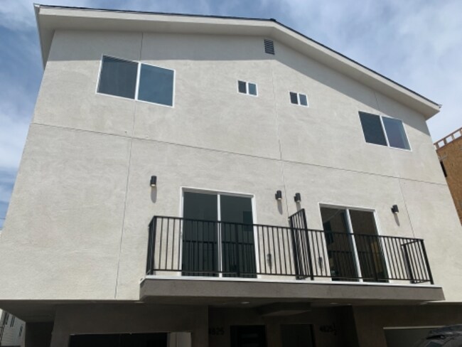 Building Photo - 4825 Riverton Ave
