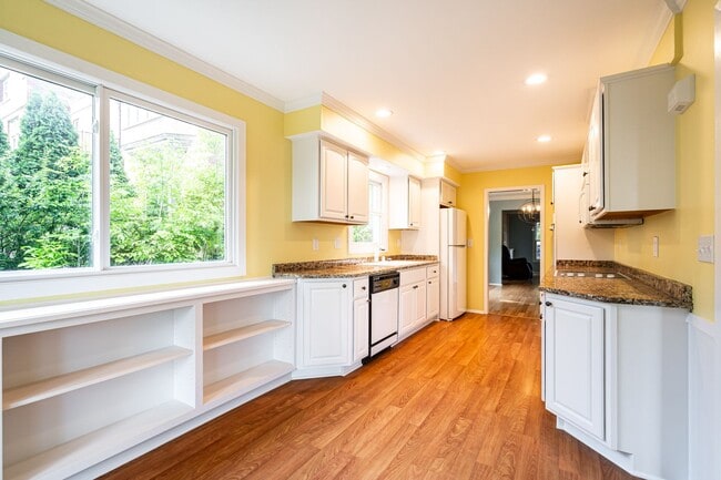 Building Photo - LIVE ON LAKE MICHIGAN IN THIS SPACIOUS CONDO!