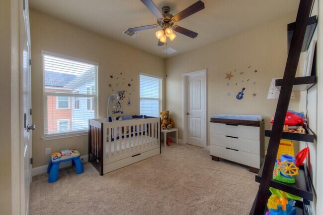 Building Photo - 4524 Ruiz St