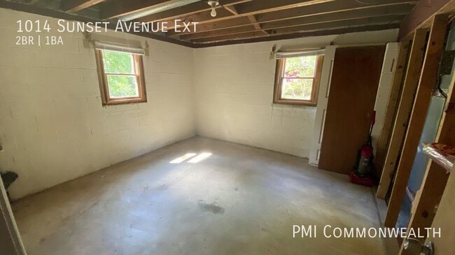 Building Photo - 2 Bed / 1 Bath Single Family (Available 12...