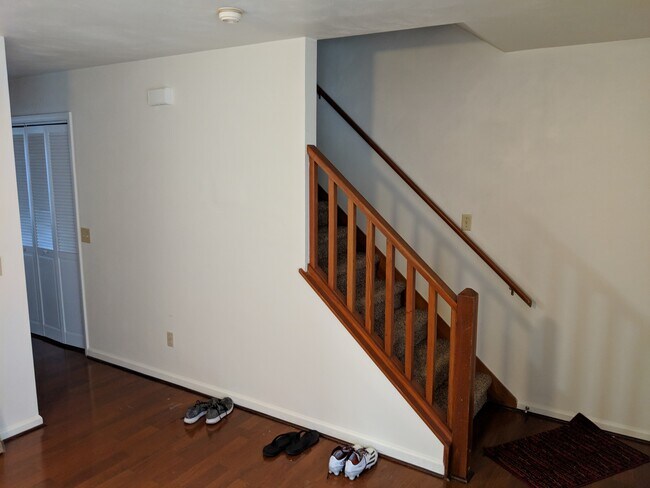 Stairs & Laundry - 892 Patrick Henry Dr