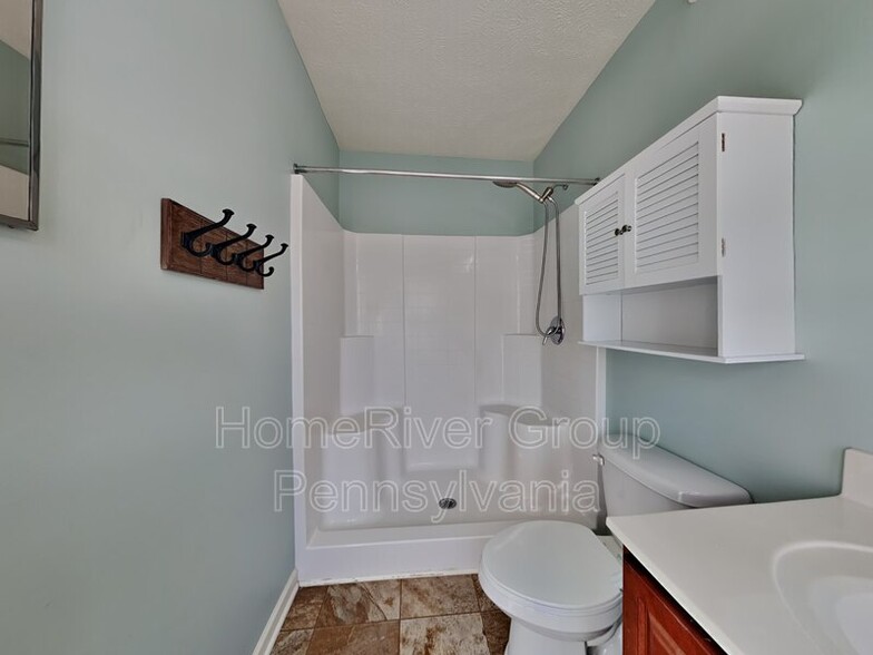 Building Photo - 1505 Canterbury Dr