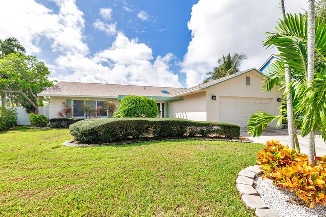 Primary Photo - 10 Sailfish Ln