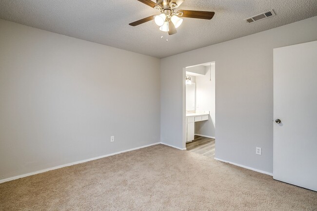 Building Photo - 2521 Indigo Ln