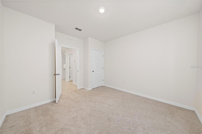 Building Photo - 687 Griffon Ave