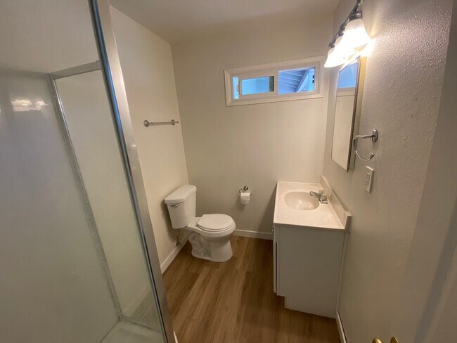 Building Photo - 3 Bedroom, 2 Bathroom Single Story House i...