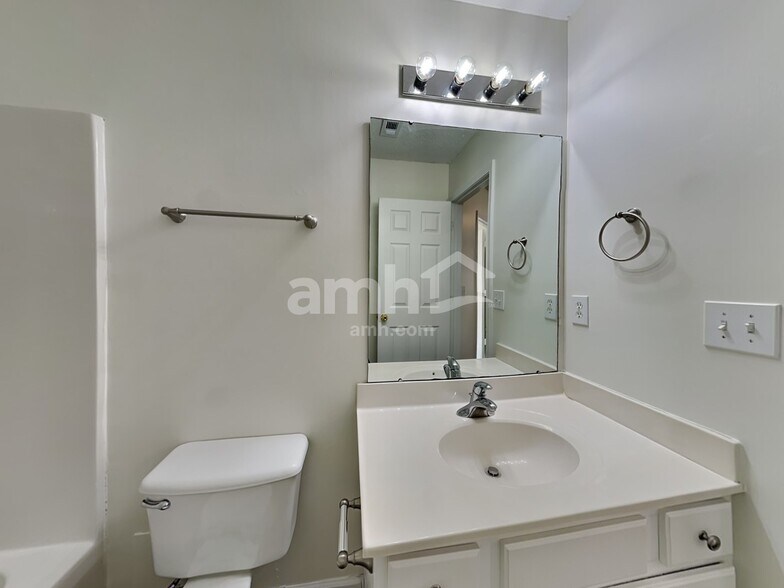 Building Photo - 104 Edenberry Way