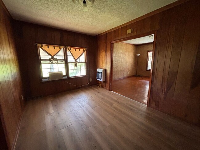 Building Photo - 3 Bedrooms, 1 Bathroom - Home in Armuchee!