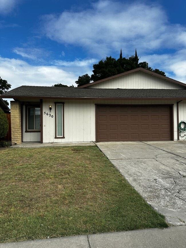 Primary Photo - 5620 Brush Creek Dr