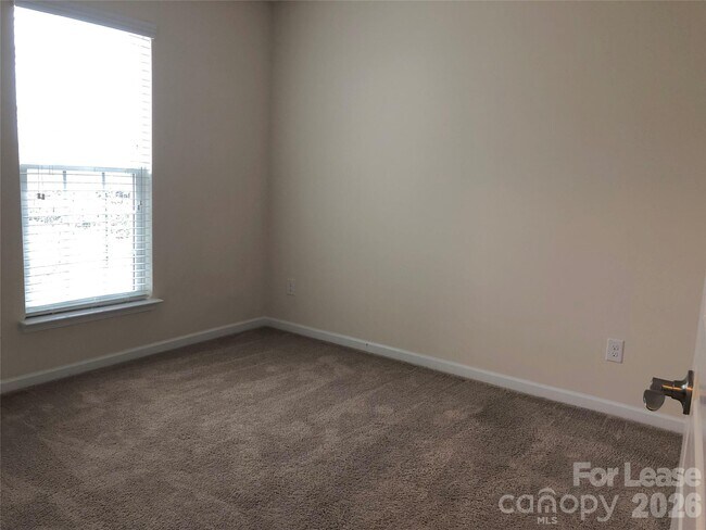 Building Photo - 6032 Carrollton Ln