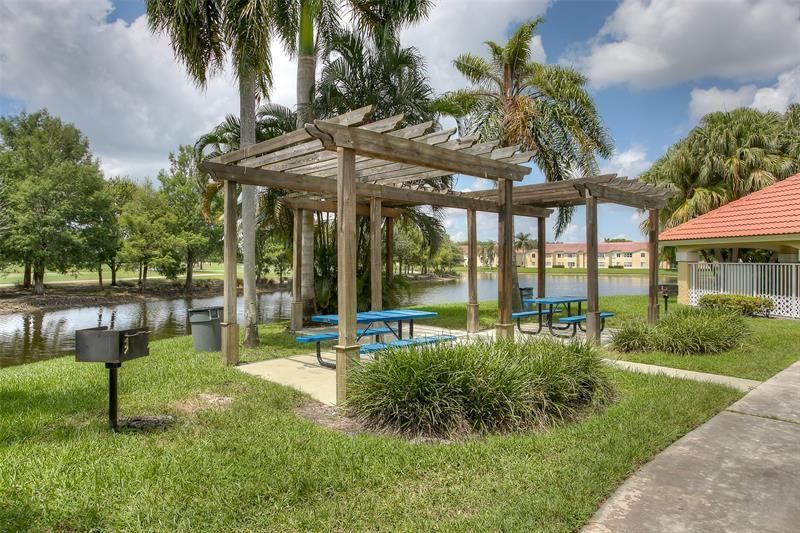 Building Photo - 663 Vista Isles Dr