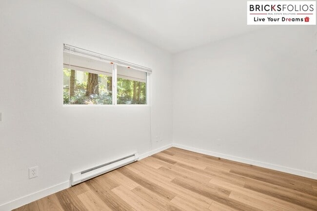Building Photo - Live Steps from Microsoft | Stylish 2BR Condo with Fireplace & Parking