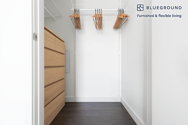 Building Photo - 118 Broadway E