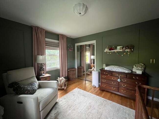 Building Photo - Spacious Well Maintained 3 Bedroom 2.5-Bat...