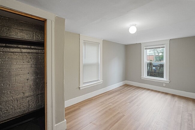 Building Photo - 10 1/2 Ellsworth St