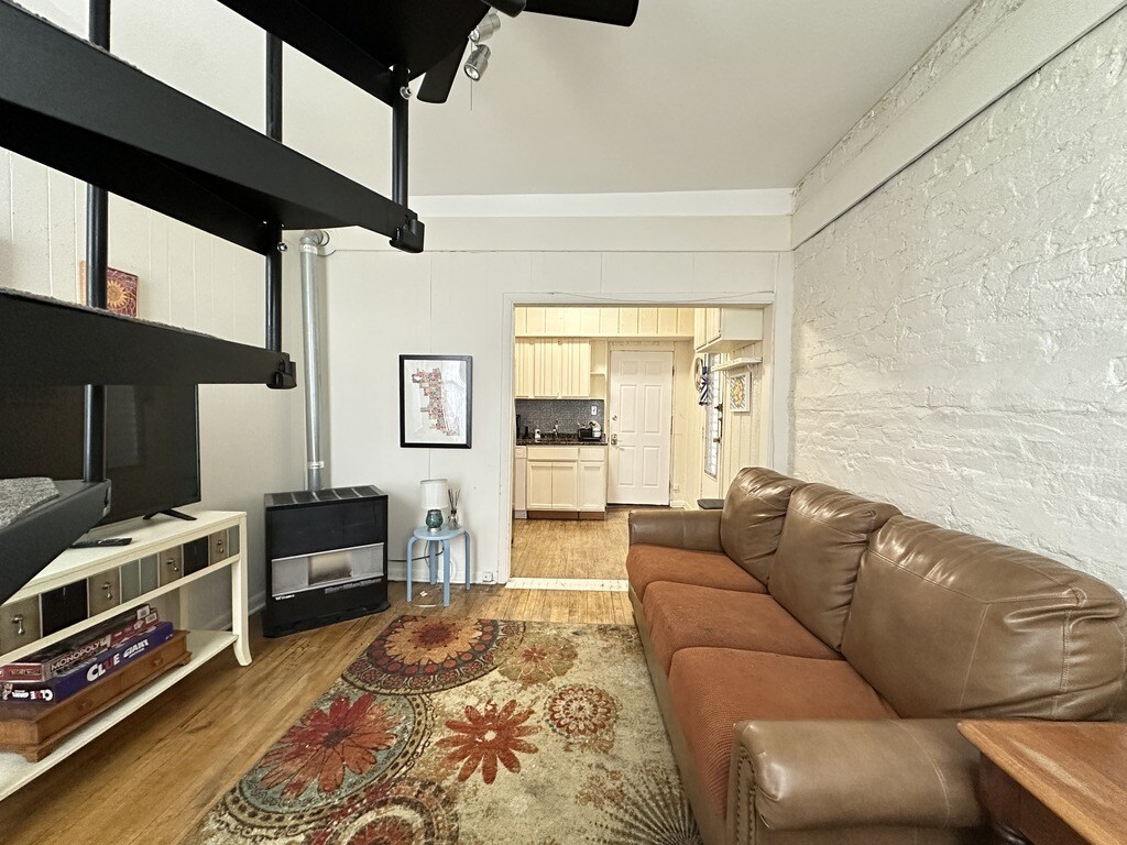 Building Photo - 2141 W Webster Ave