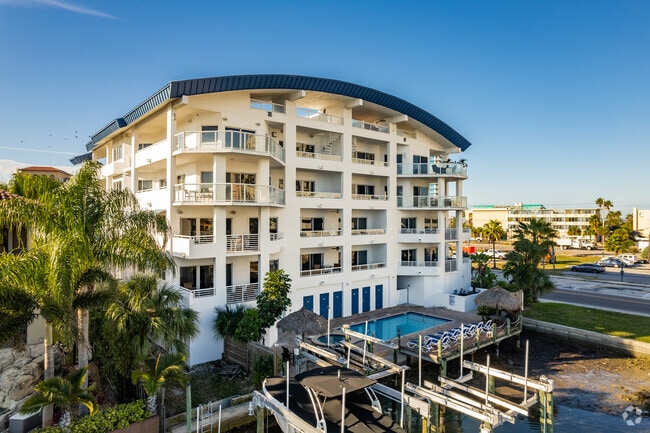 100 Bayside Dr Clearwater Beach, FL - Sun West Palms