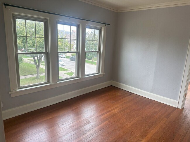 Building Photo - 1645-1647 N Astor St