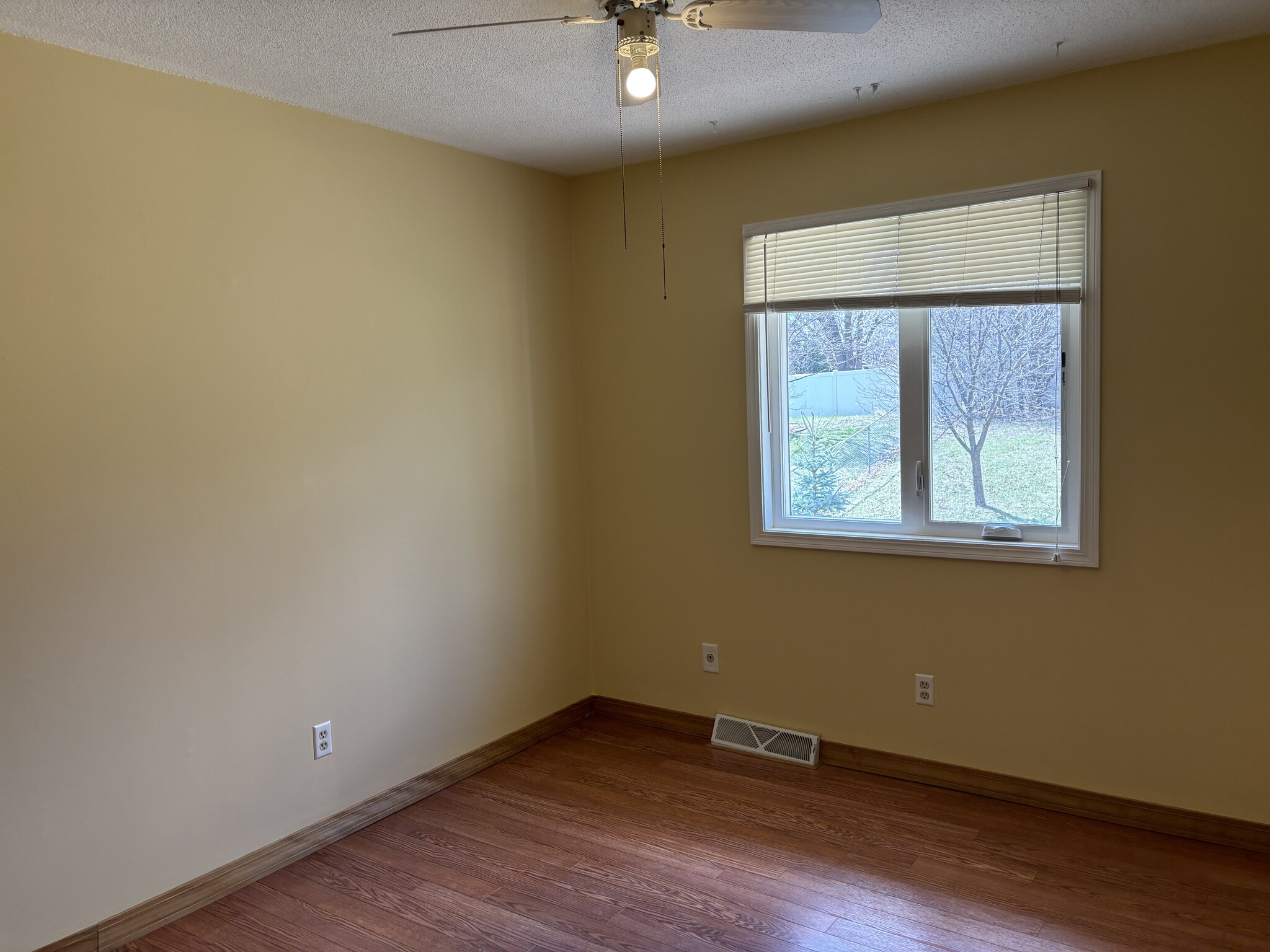 Building Photo - 126 East Golden Lake Lane