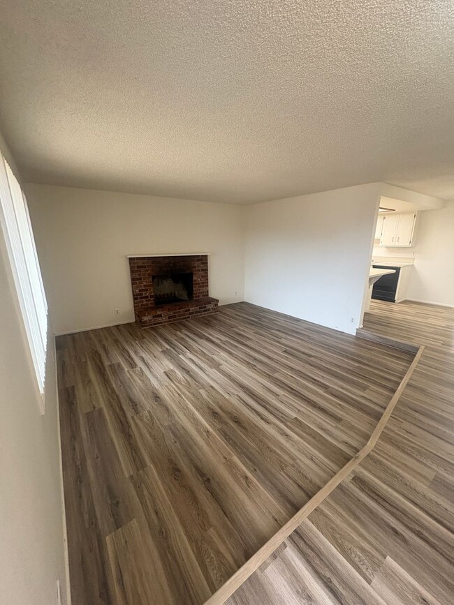Building Photo - 3 Bedroom, 2 Bathroom House in Bethel-Dane...