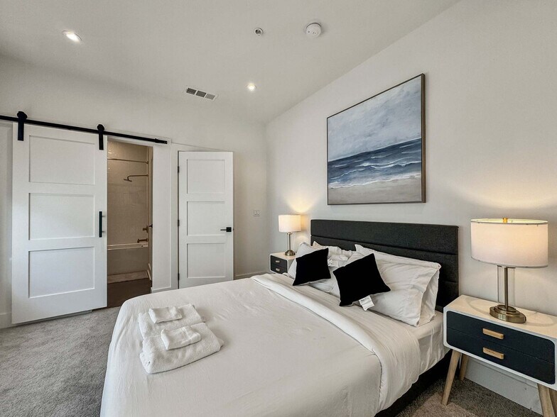 Building Photo - 1731 N Fitzhugh Ave