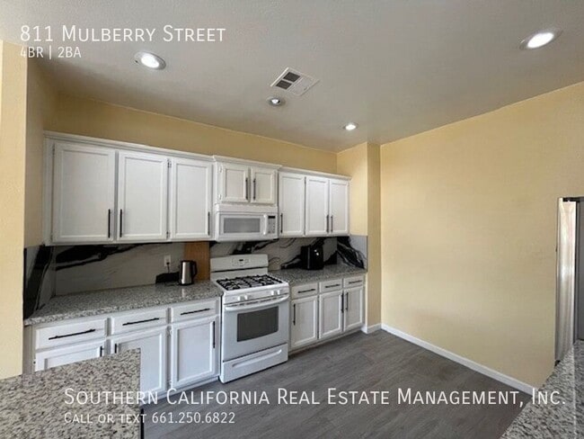 Building Photo - 811 Mulberry St
