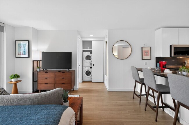 Building Photo - 68 W 37th St