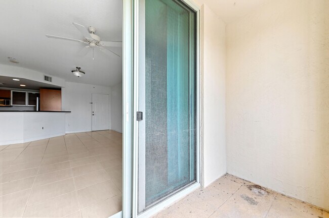 Building Photo - 610 Clematis St