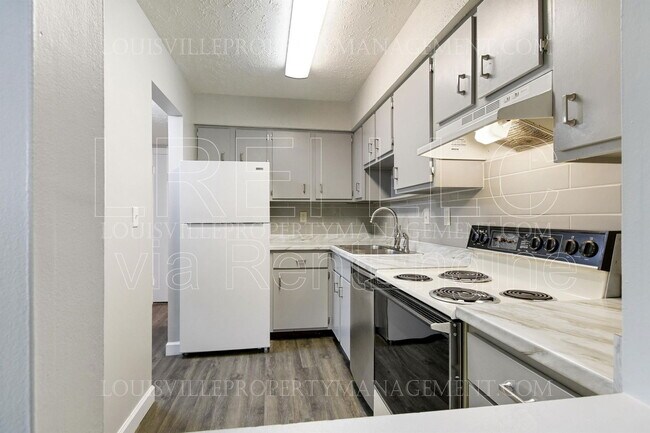 Building Photo - 7096 Wildwood Cir