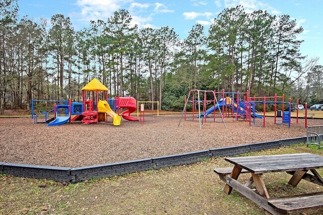 Building Photo - 121 Sully St