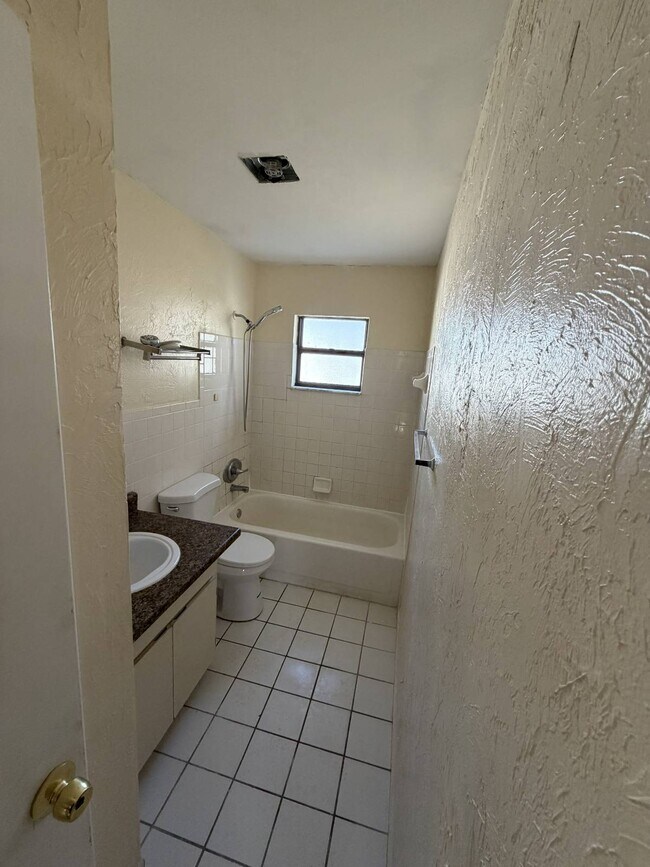 Building Photo - 320 Blanco Ct