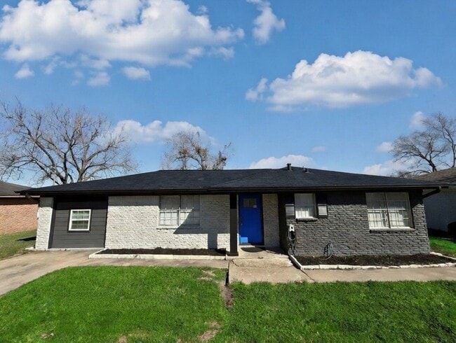 Building Photo - 4218 Esther St