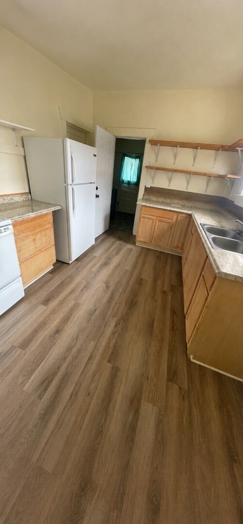 Building Photo - 1551 Oakley Ave