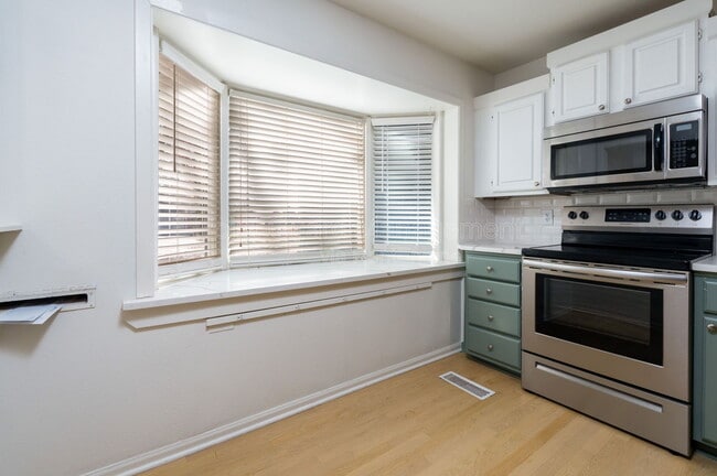 Building Photo - 6002 E 8th St N