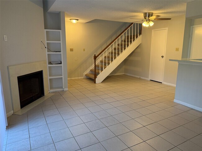 Building Photo - 2120 El Paseo St