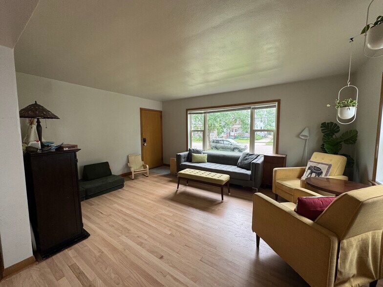 Building Photo - 1207 Jenifer St