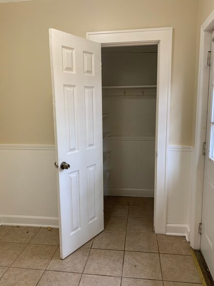 Building Photo - 2306 24th St NE