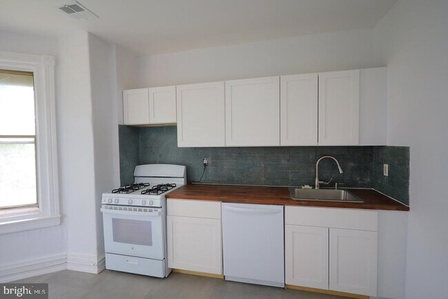 Building Photo - 5321 Baltimore Ave