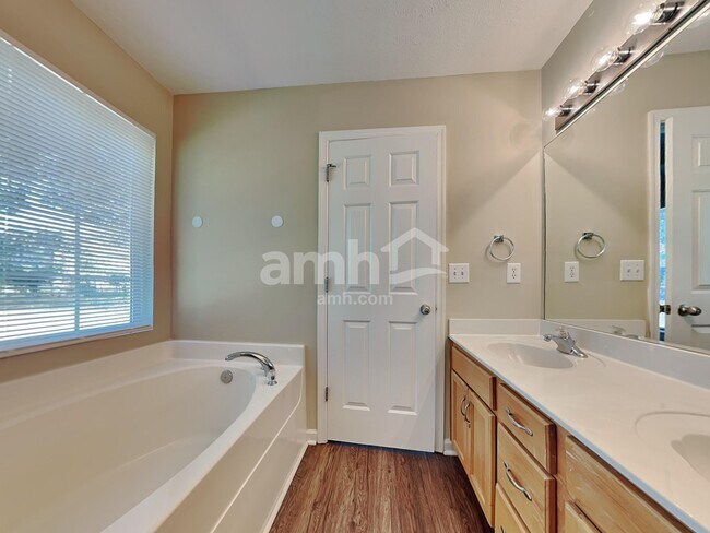 Building Photo - 2517 Kanlow Dr