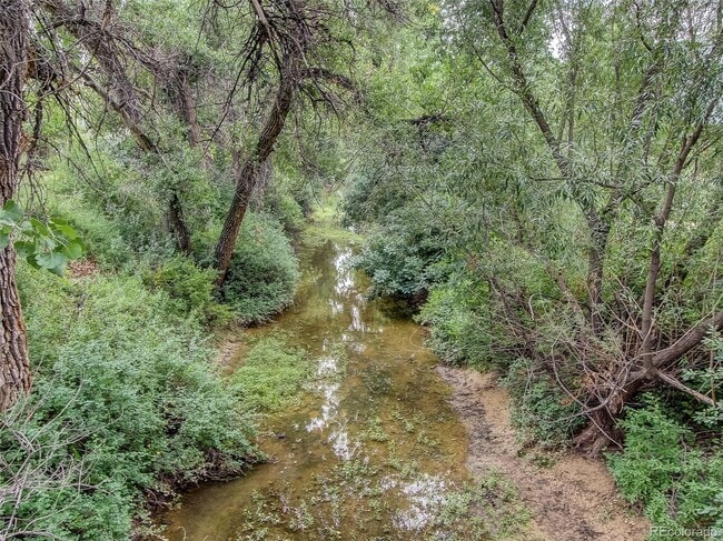 Building Photo - LOCATION LOCATION!! 2-bed 2-bath condo loc...