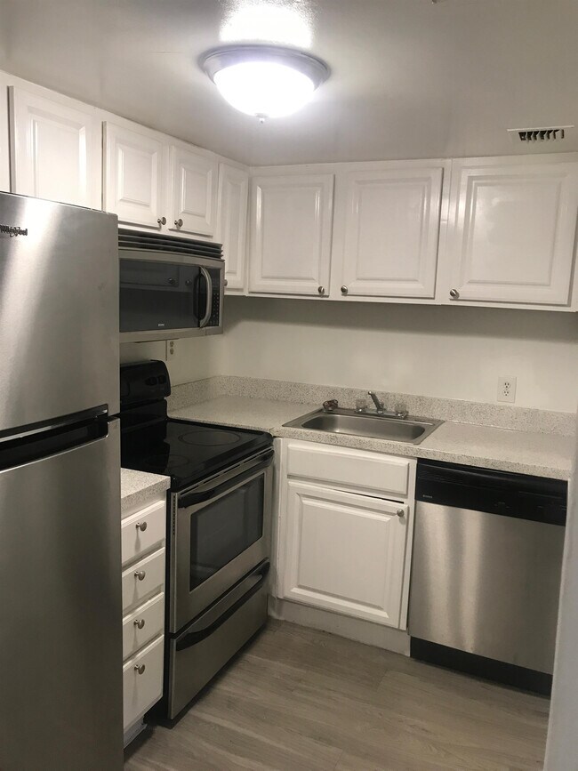 2501 N Alafaya Trail 2501 N Alafaya Trail Orlando FL 32826